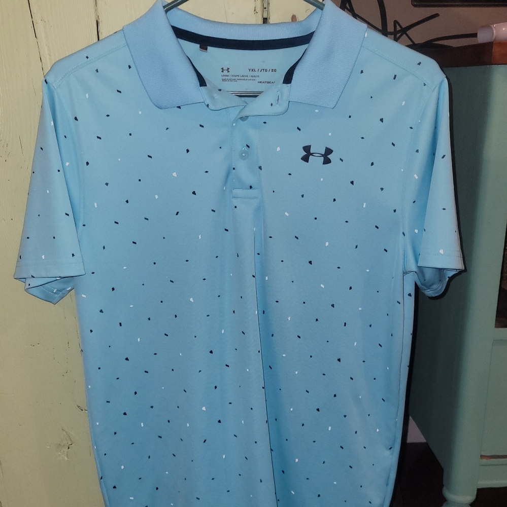 Under armor Boys Youth XL. Worn once. Beautiful light blue color with confetti.